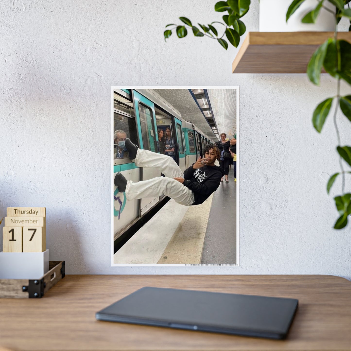 MR SIDEWAYS VR TRIM POSTER